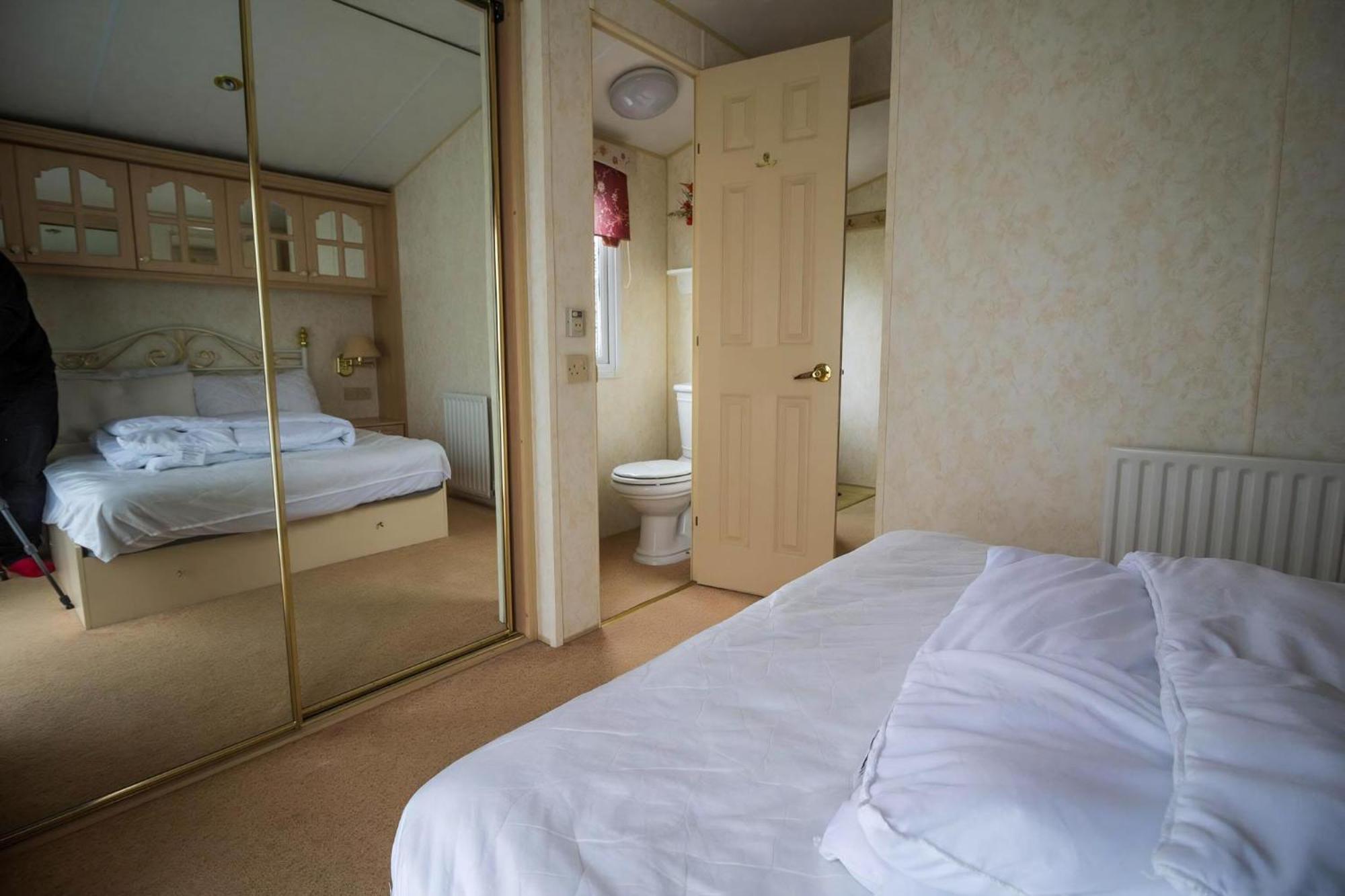 Brilliant Caravan For Hire At Manor Park In Hunstanton Norfolk Ref 23176K Hotel Luaran gambar